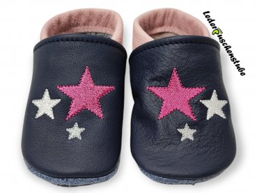 Lederpuschen dunkelblau-rosa mit 3 unterschiedlichen sternen (pink weiss grau)